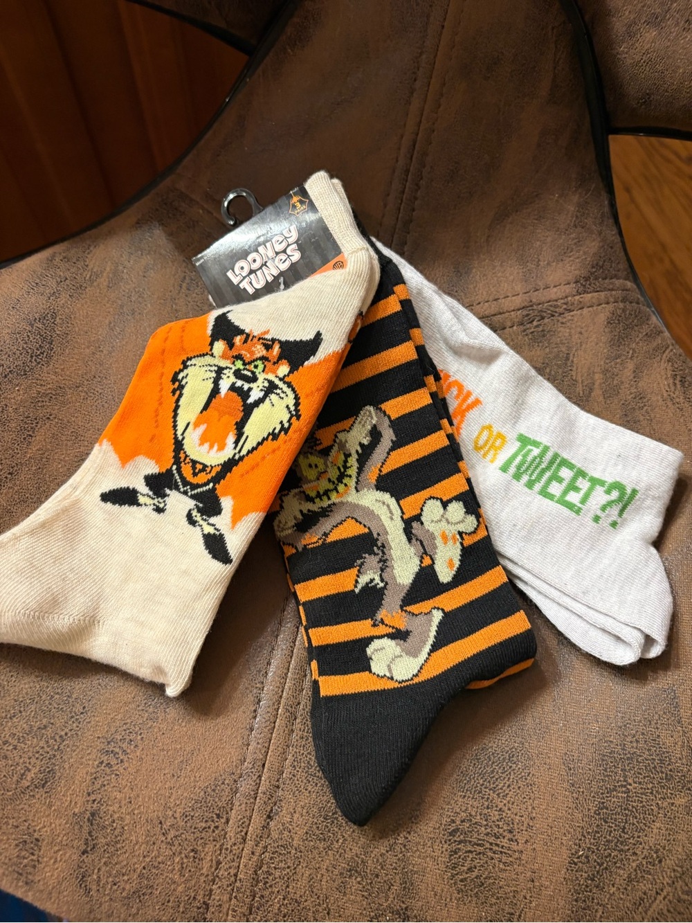 Warner Bros. Men’s Taz Crew Socks - Orange/Black/Grey NWT! l